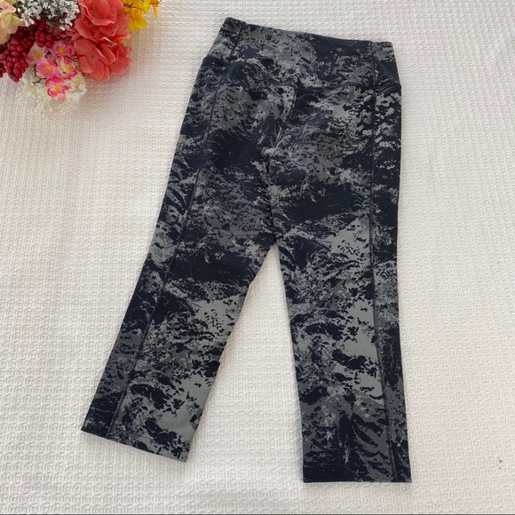 Nike Dri-Fit Black White Splatter Crop Leggings - Picture 8 of 8